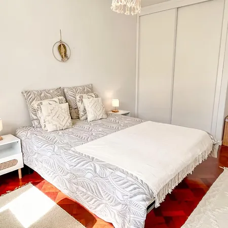 בית אירוח The Luzia House - 4br - Ac, Large Kitchen, Living Room, Free Parking, Gardens, Terraces, Sun Exposure Day - Coliving פונשל