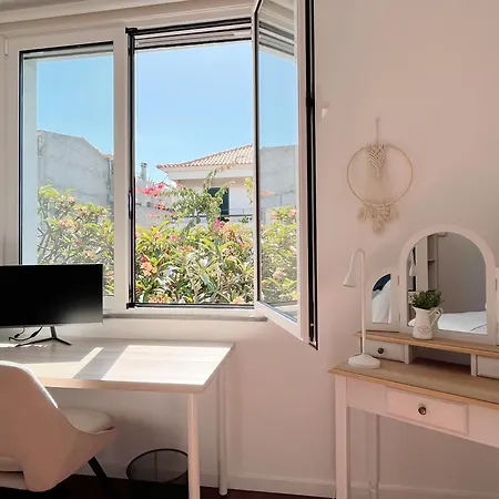 The Luzia House - 4br - Ac, Large Kitchen, Living Room, Free Parking, Gardens, Terraces, Sun Exposure Day - Coliving *