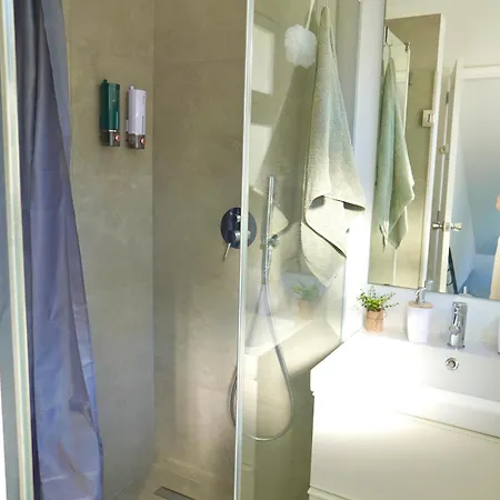 The Luzia House - 4br - Ac, Large Kitchen, Living Room, Free Parking, Gardens, Terraces, Sun Exposure Day - Coliving בית אירוח