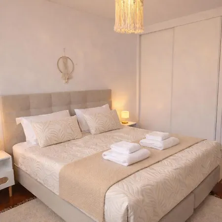 The Luzia House - 4br - Ac, Large Kitchen, Living Room, Free Parking, Gardens, Terraces, Sun Exposure Day - Coliving 丰沙尔