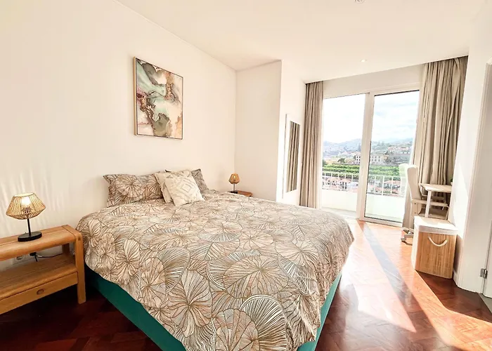 The Luzia House - 4br - Ac, Large Kitchen, Living Room, Free Parking, Gardens, Terraces, Sun Exposure Day - Coliving 丰沙尔