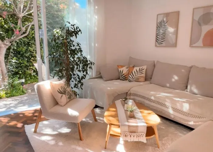 民宿 The Luzia House - 4br - Ac, Large Kitchen, Living Room, Free Parking, Gardens, Terraces, Sun Exposure Day - Coliving