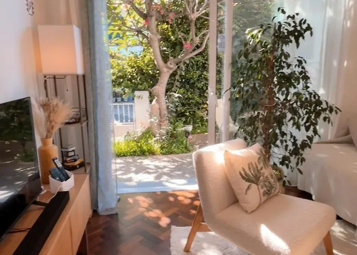 The Luzia House - 4br - Ac, Large Kitchen, Living Room, Free Parking, Gardens, Terraces, Sun Exposure Day - Coliving 民宿 丰沙尔
