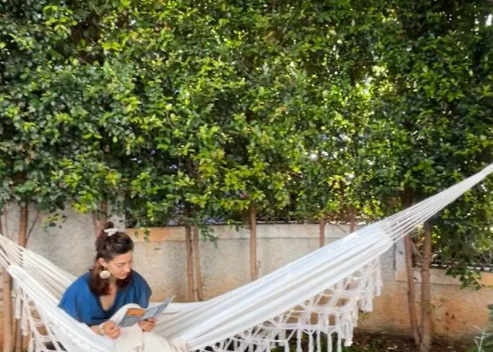 民宿 The Luzia House - 4br - Ac, Large Kitchen, Living Room, Free Parking, Gardens, Terraces, Sun Exposure Day - Coliving 丰沙尔