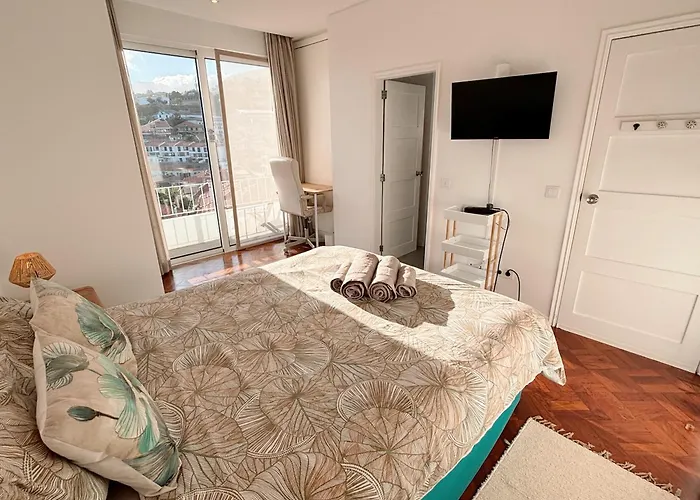 The Luzia House - 4br - Ac, Large Kitchen, Living Room, Free Parking, Gardens, Terraces, Sun Exposure Day - Coliving * 丰沙尔