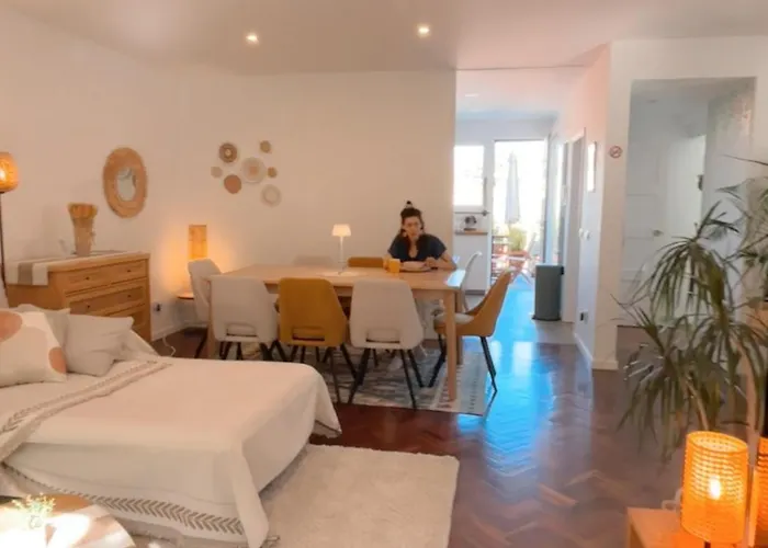 The Luzia House - 4br - Ac, Large Kitchen, Living Room, Free Parking, Gardens, Terraces, Sun Exposure Day - Coliving *