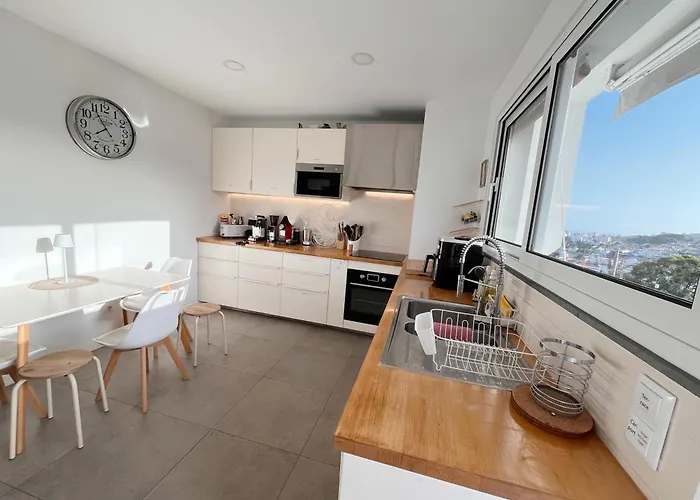 The Luzia House - 4br - Ac, Large Kitchen, Living Room, Free Parking, Gardens, Terraces, Sun Exposure Day - Coliving