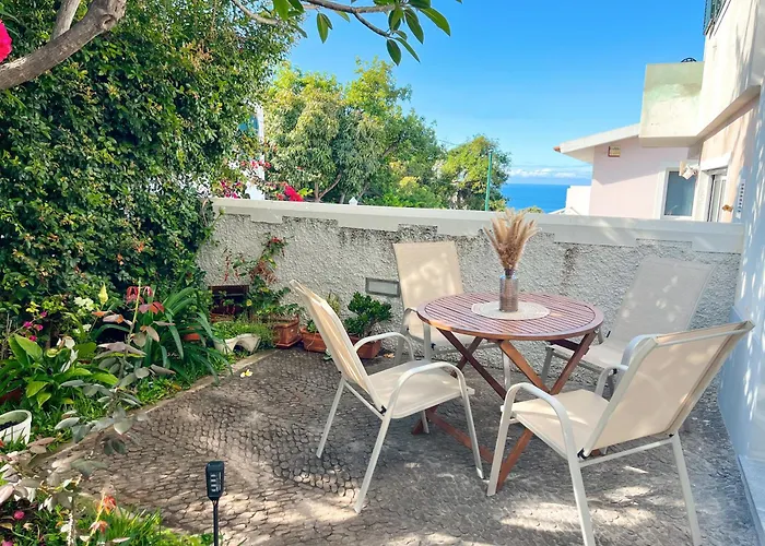 The Luzia House - 4br - Ac, Large Kitchen, Living Room, Free Parking, Gardens, Terraces, Sun Exposure Day - Coliving